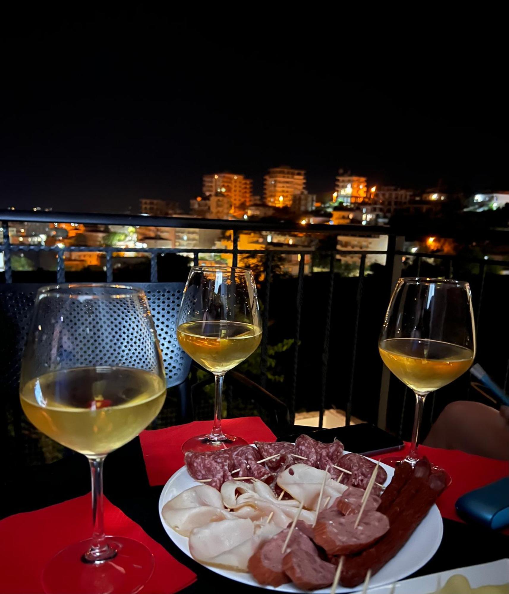 Appartamento The Gwen Sarandë Esterno foto