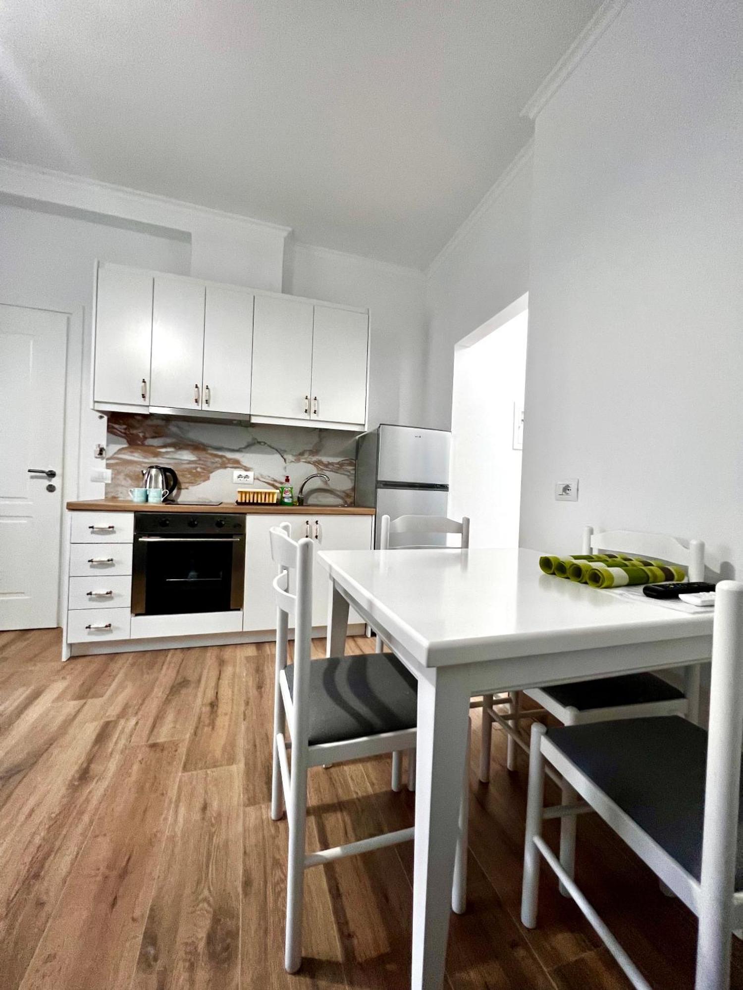 Appartamento The Gwen Sarandë Esterno foto